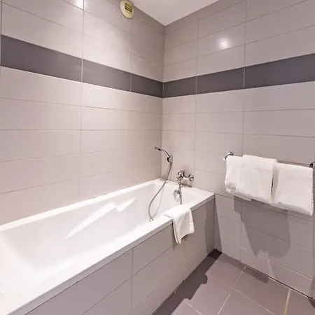 Princes De Catalogne 3* קוליור