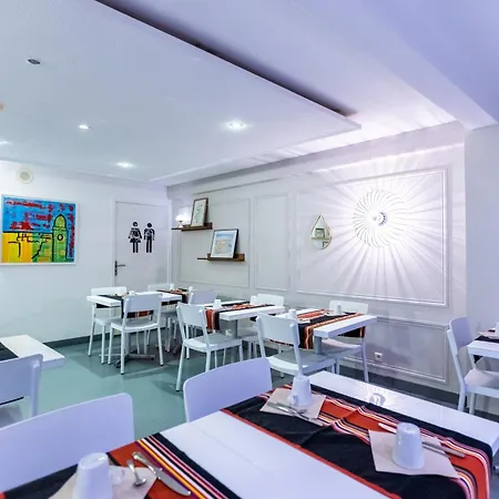 Princes De Catalogne Hotel 3*